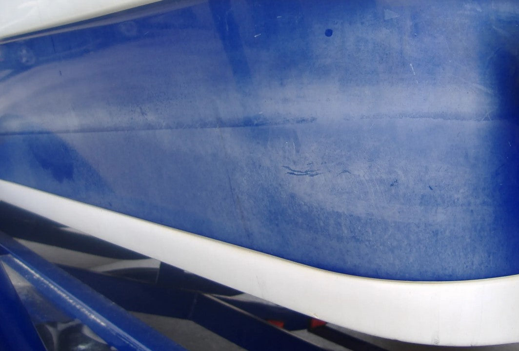 Why boat fiberglass look like chalky?